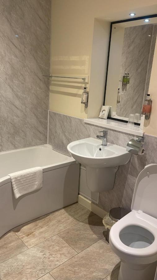 The Hedges Hotel Stranocum Экстерьер фото