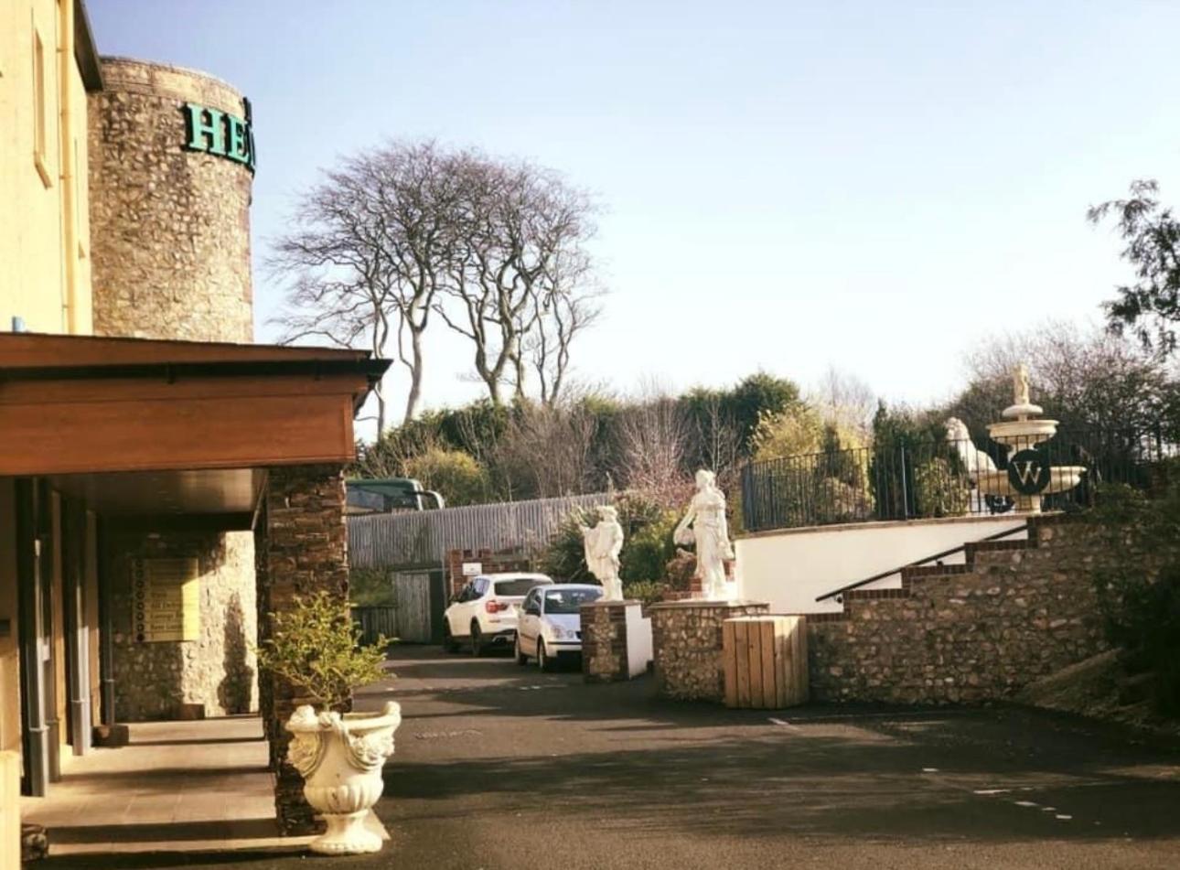 The Hedges Hotel Stranocum Экстерьер фото