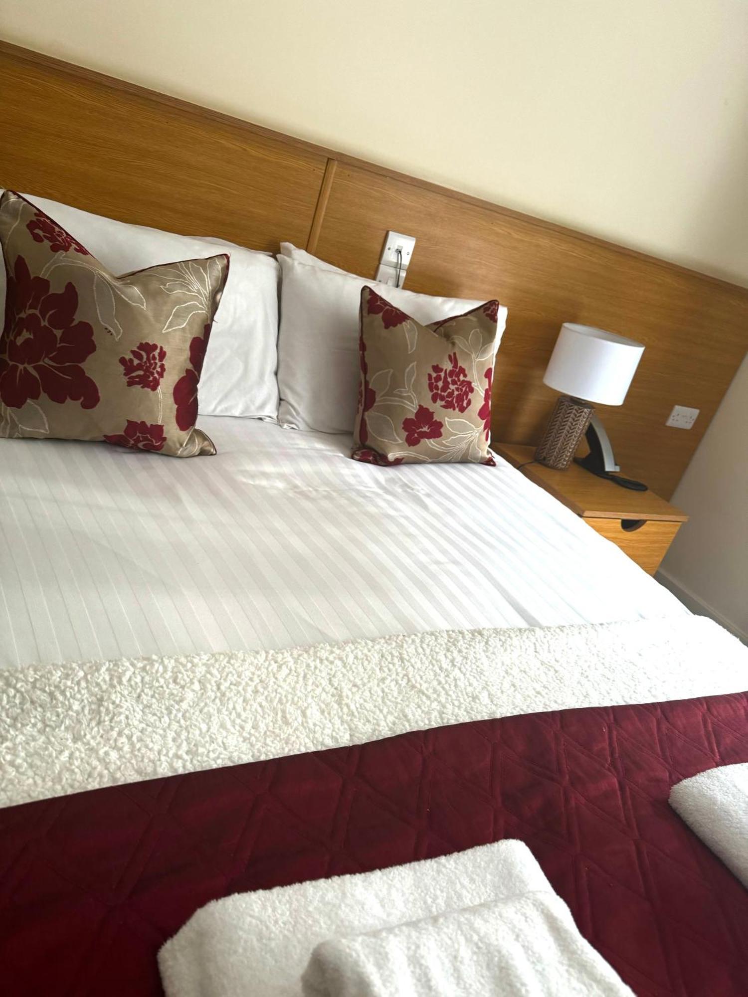 The Hedges Hotel Stranocum Экстерьер фото