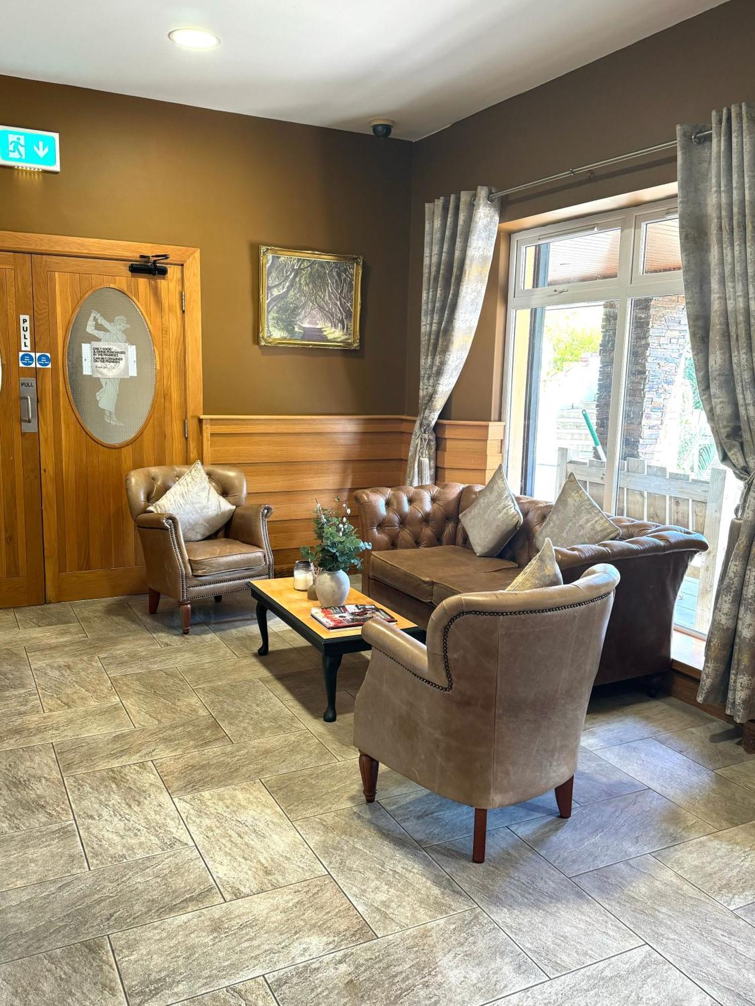 The Hedges Hotel Stranocum Экстерьер фото