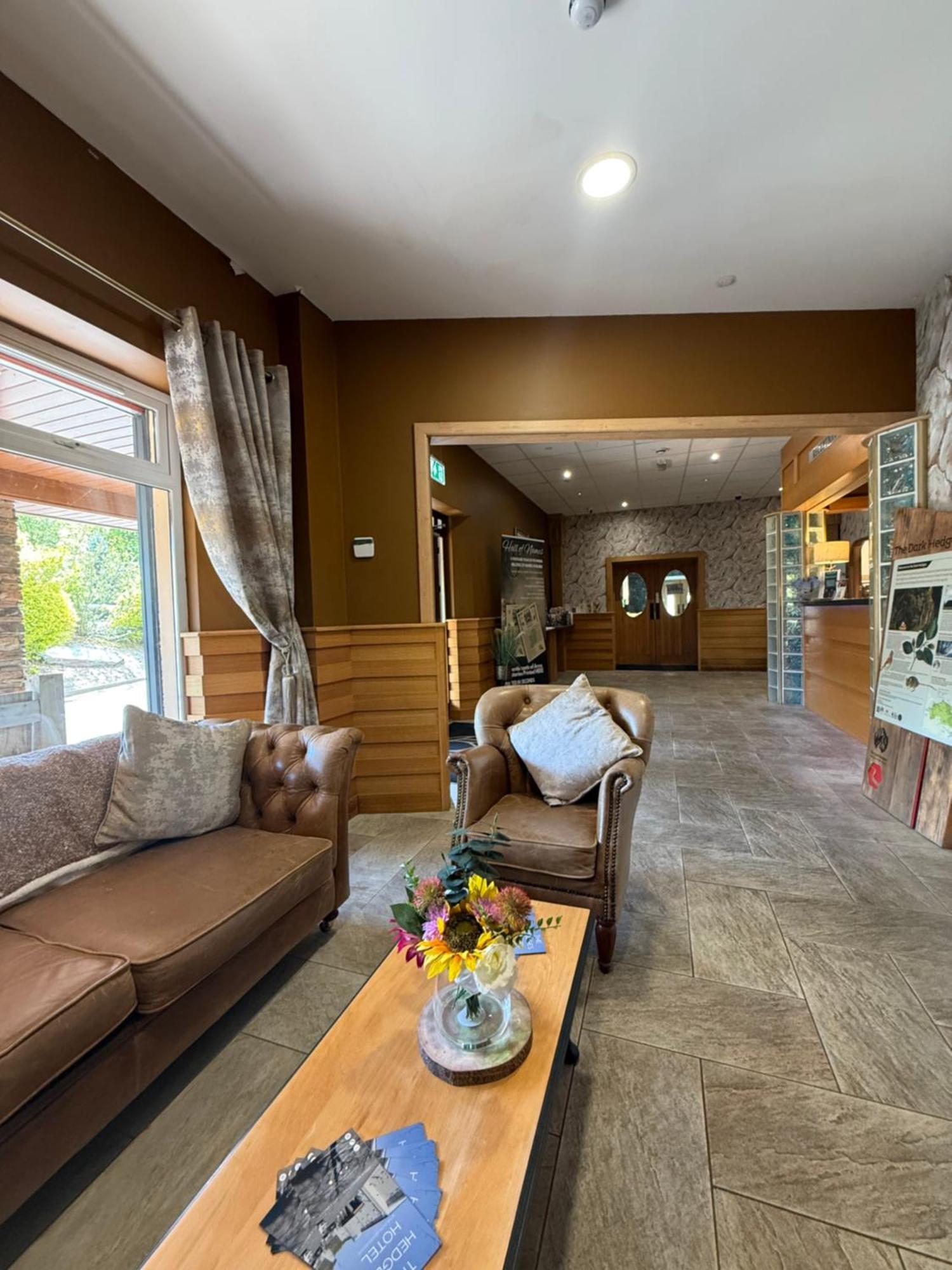 The Hedges Hotel Stranocum Экстерьер фото