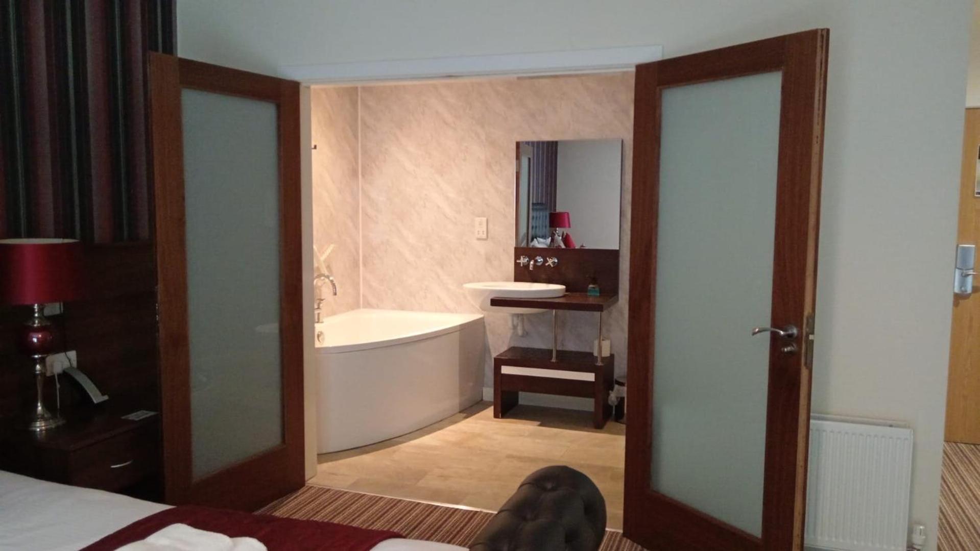 The Hedges Hotel Stranocum Экстерьер фото